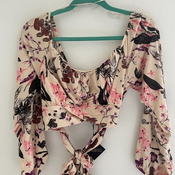 Floral Long Sleeve Crop Top with Back Knot Detail, M - Picture 2 of 3